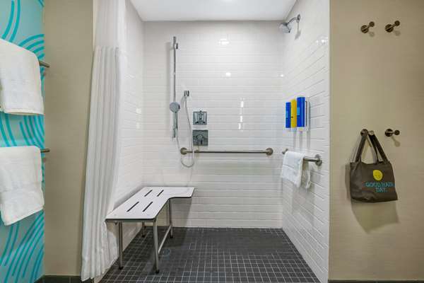  - Tru by Hilton Lathrop - I-5, Exit 462