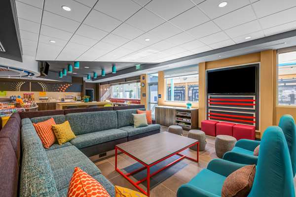 Amenities - Tru by Hilton Lathrop - I-5, Exit 462