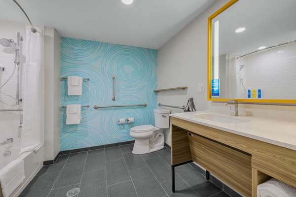  - Tru by Hilton Lathrop - I-5, Exit 462