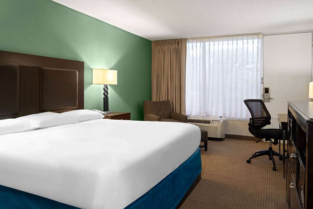 TRAVELODGE BY WYNDHAM GAYLORD-guestroom-Guest Room,On-Site.jpg