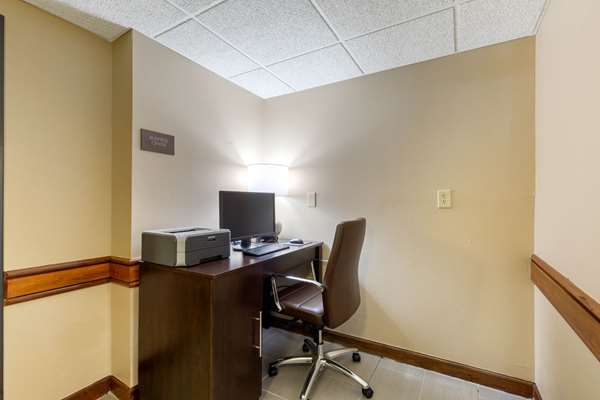 Conference Area - Comfort Inn & Suites Milford