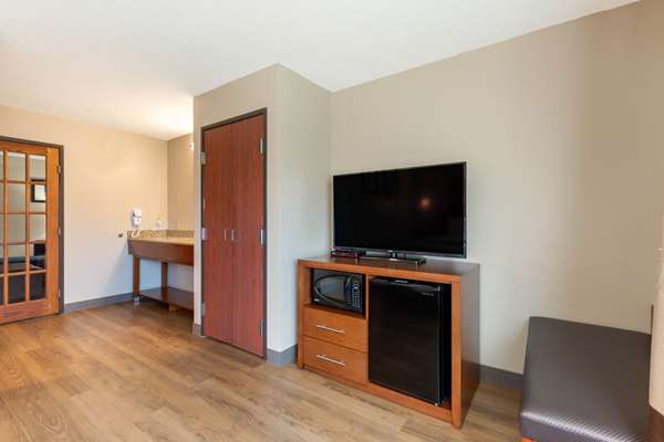 Suite - Comfort Inn & Suites Milford
