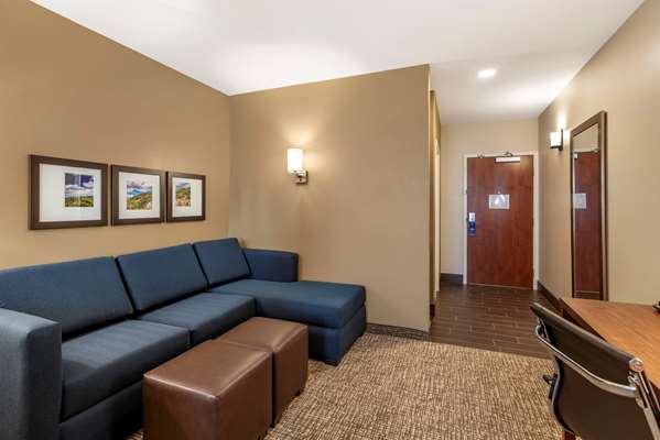 Suite - Comfort Inn & Suites Winchester - I-81, Exit 310