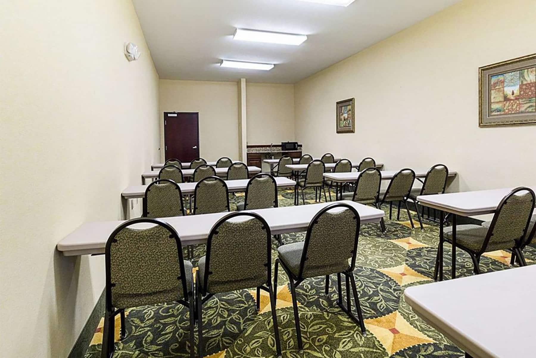 Meeting Room | Days Inn & Suites by Wyndham Houston / West Energy Corridor