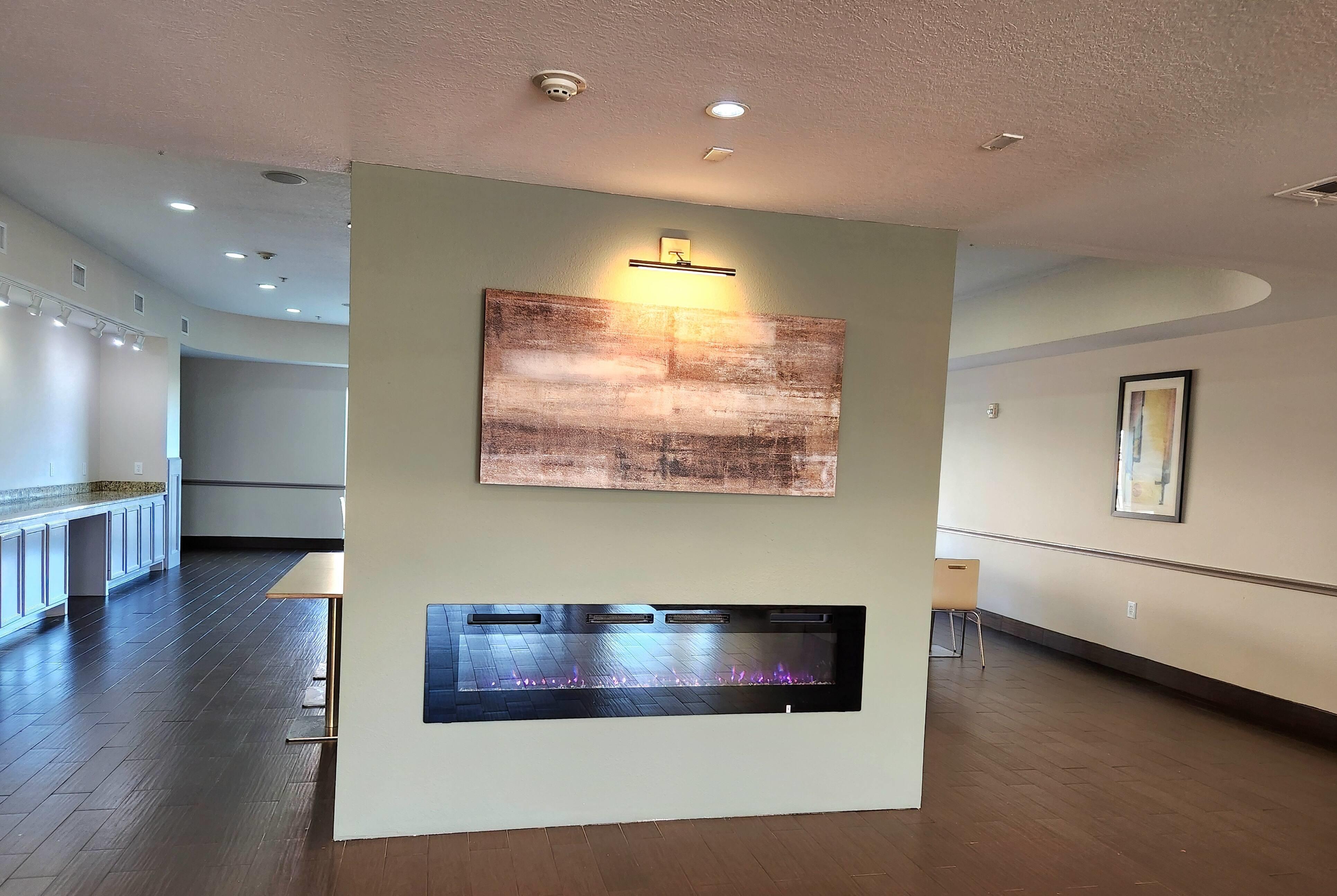 Lobby | Days Inn & Suites by Wyndham Houston / West Energy Corridor