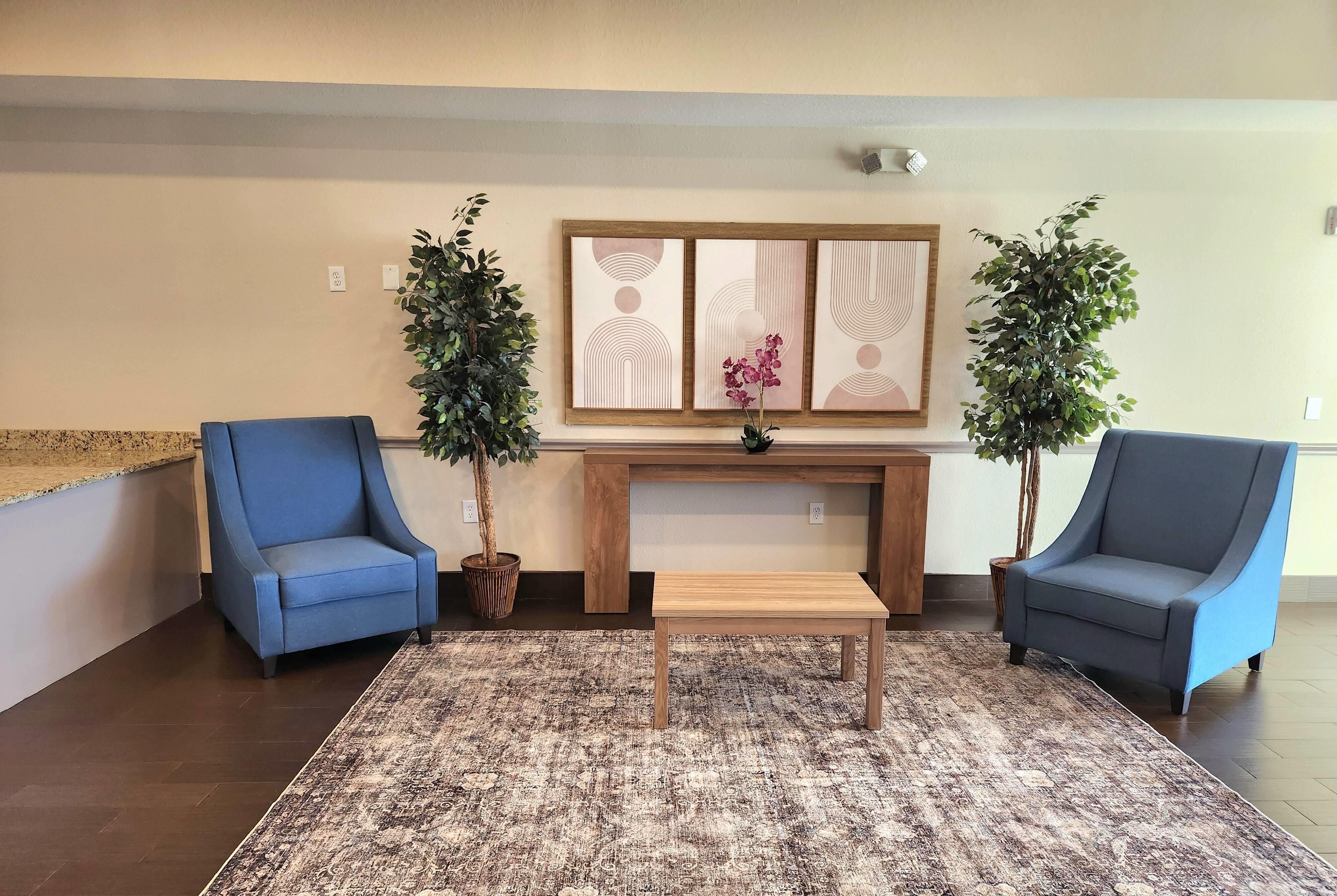 Lobby | Days Inn & Suites by Wyndham Houston / West Energy Corridor