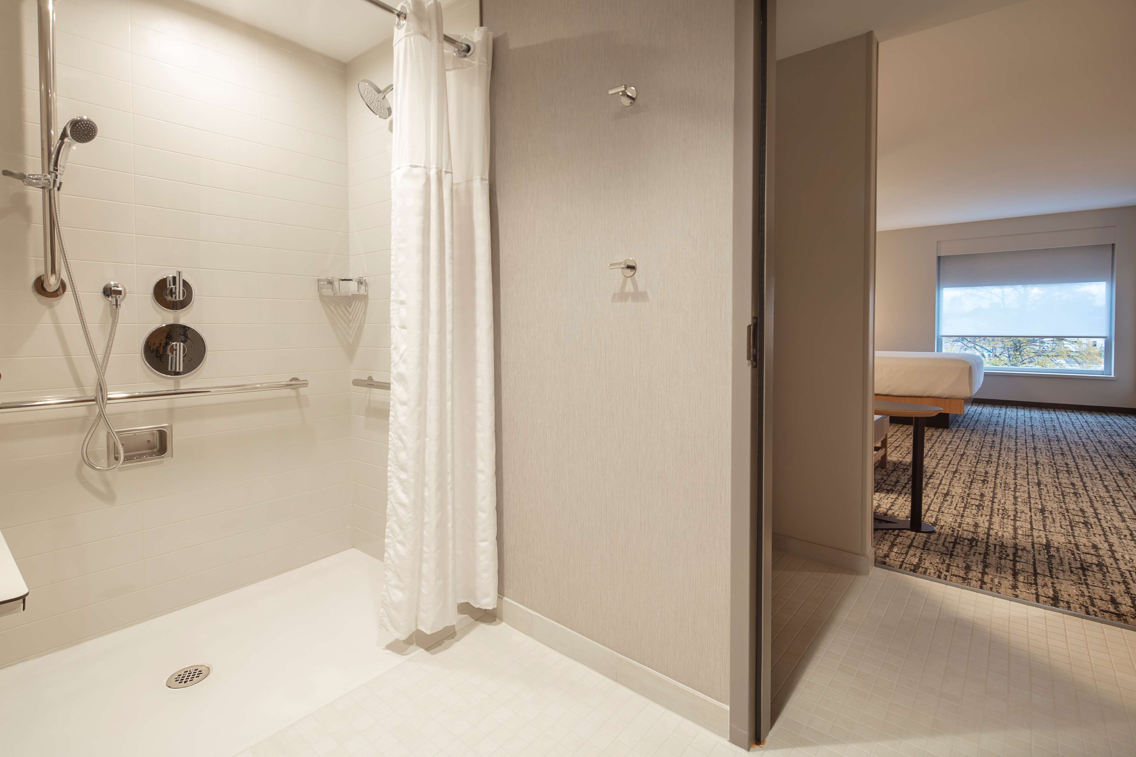 Hyatt Place Moncton Room Type - ACCESSIBLE KING BED SHOWER (PLUS SOFA BED)