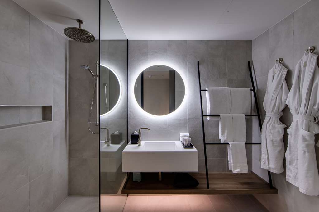 Oval Hotel-guestroom-Guest Room,Bathroom,On-Site.jpg