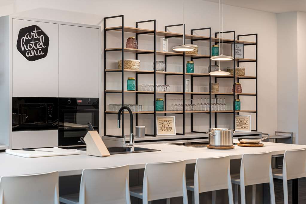 ELAYA HOTEL AUGSBURG-guestroom-On-Site,Property Amenity,Communal Kitchen.jpg