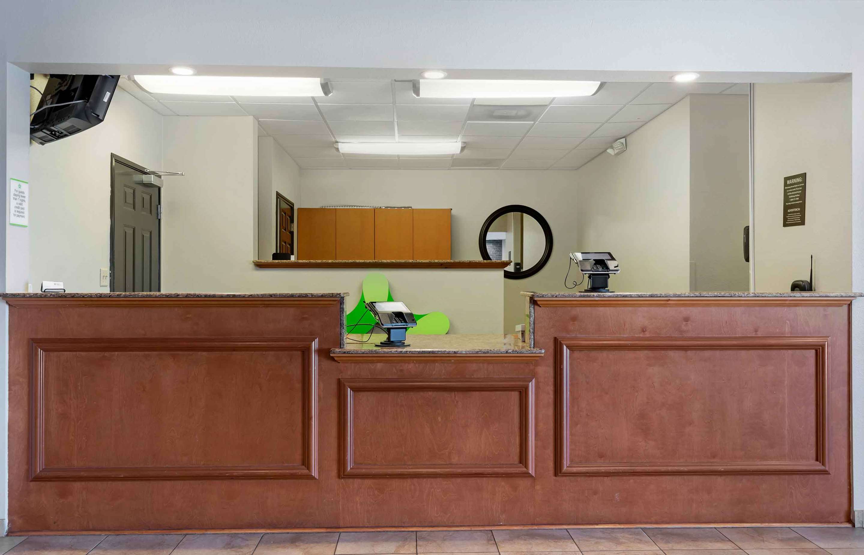 Lobby and Guest Check-in | Extended Stay America Suites San Antonio North
