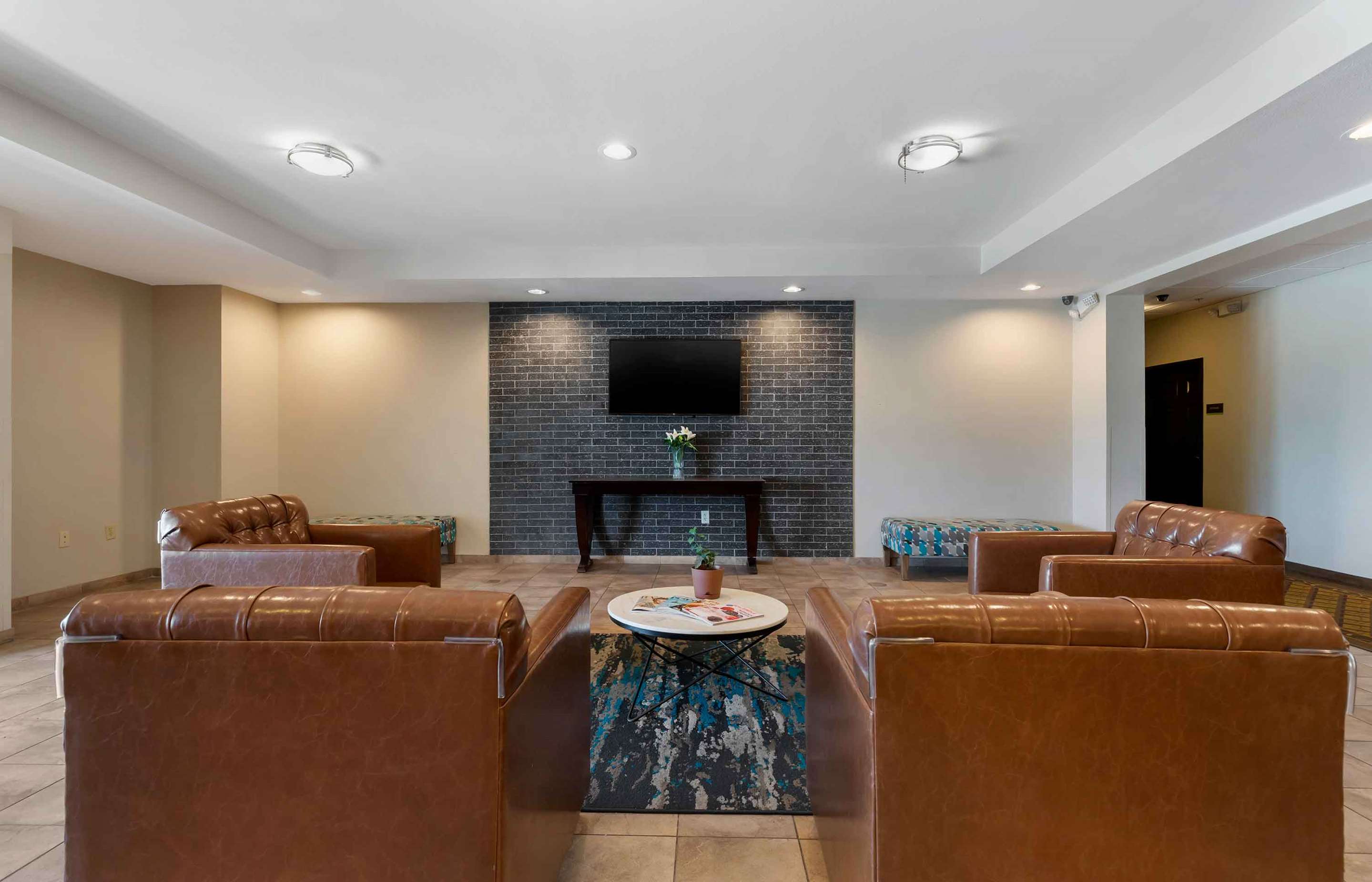 Lobby and Guest Check-in | Extended Stay America Suites San Antonio North