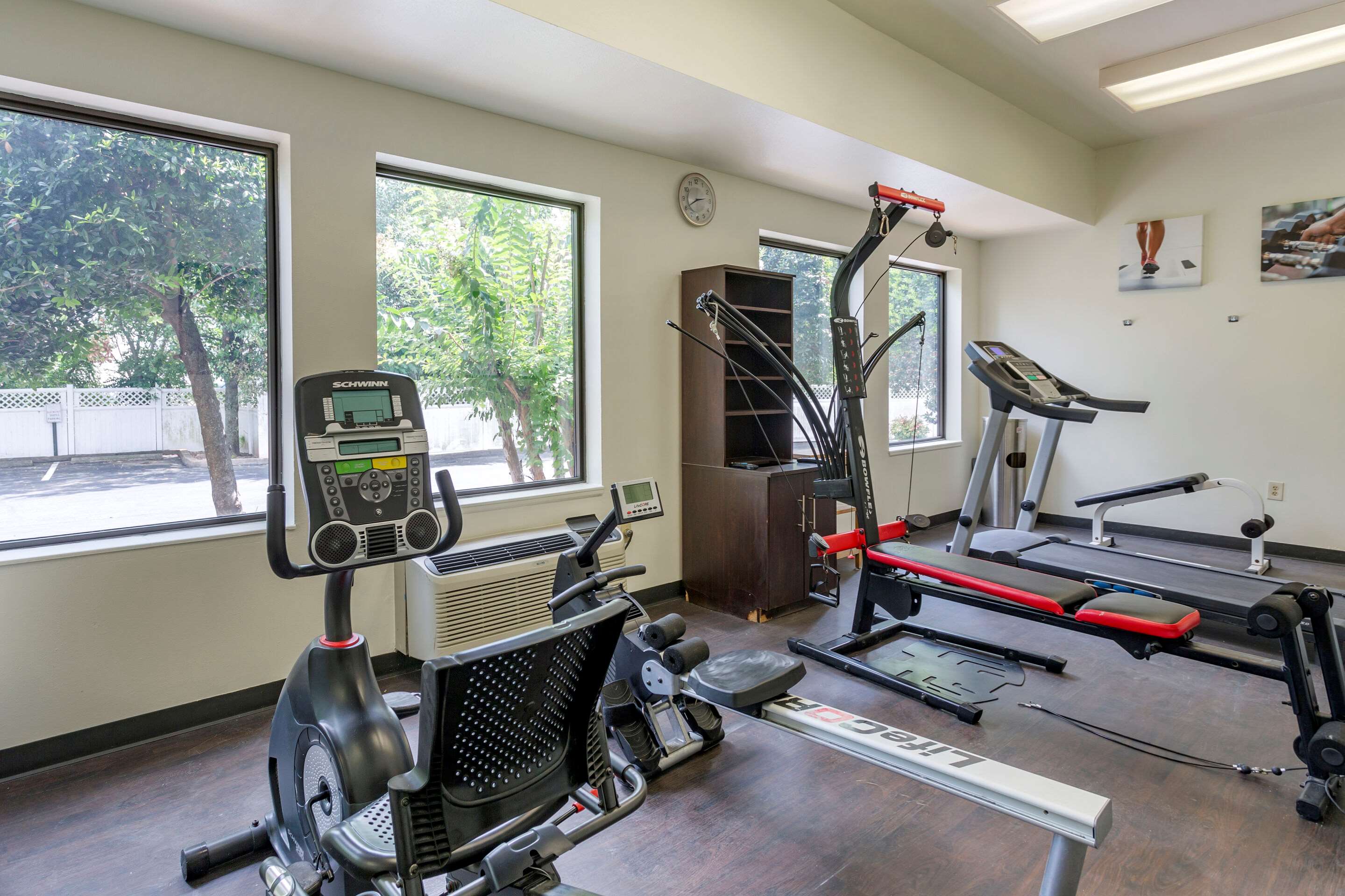 Fitness center | Comfort Suites Cordova