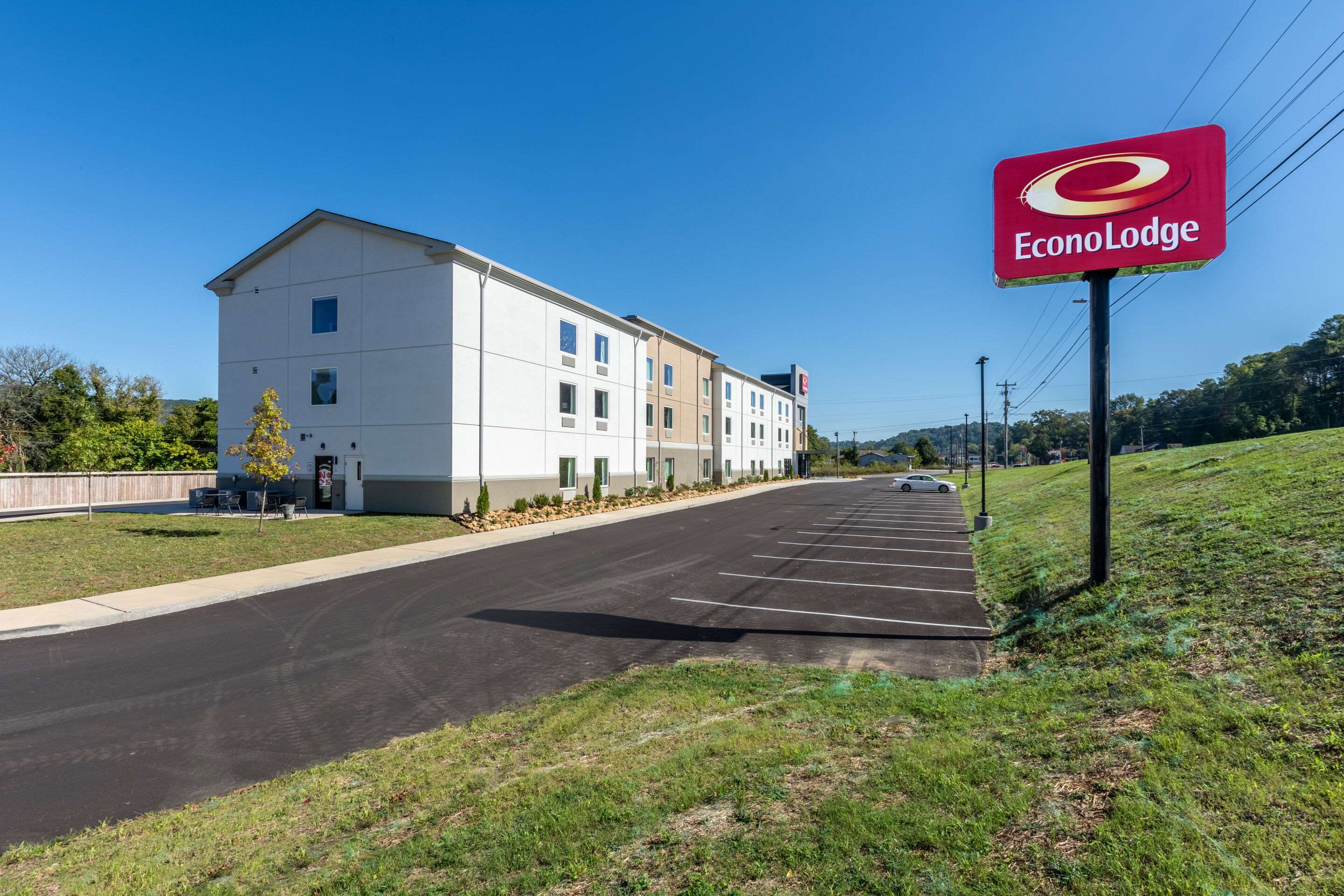 Hotel exterior | Econo Lodge