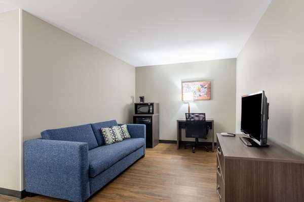 Suite - Econo Lodge Dayton