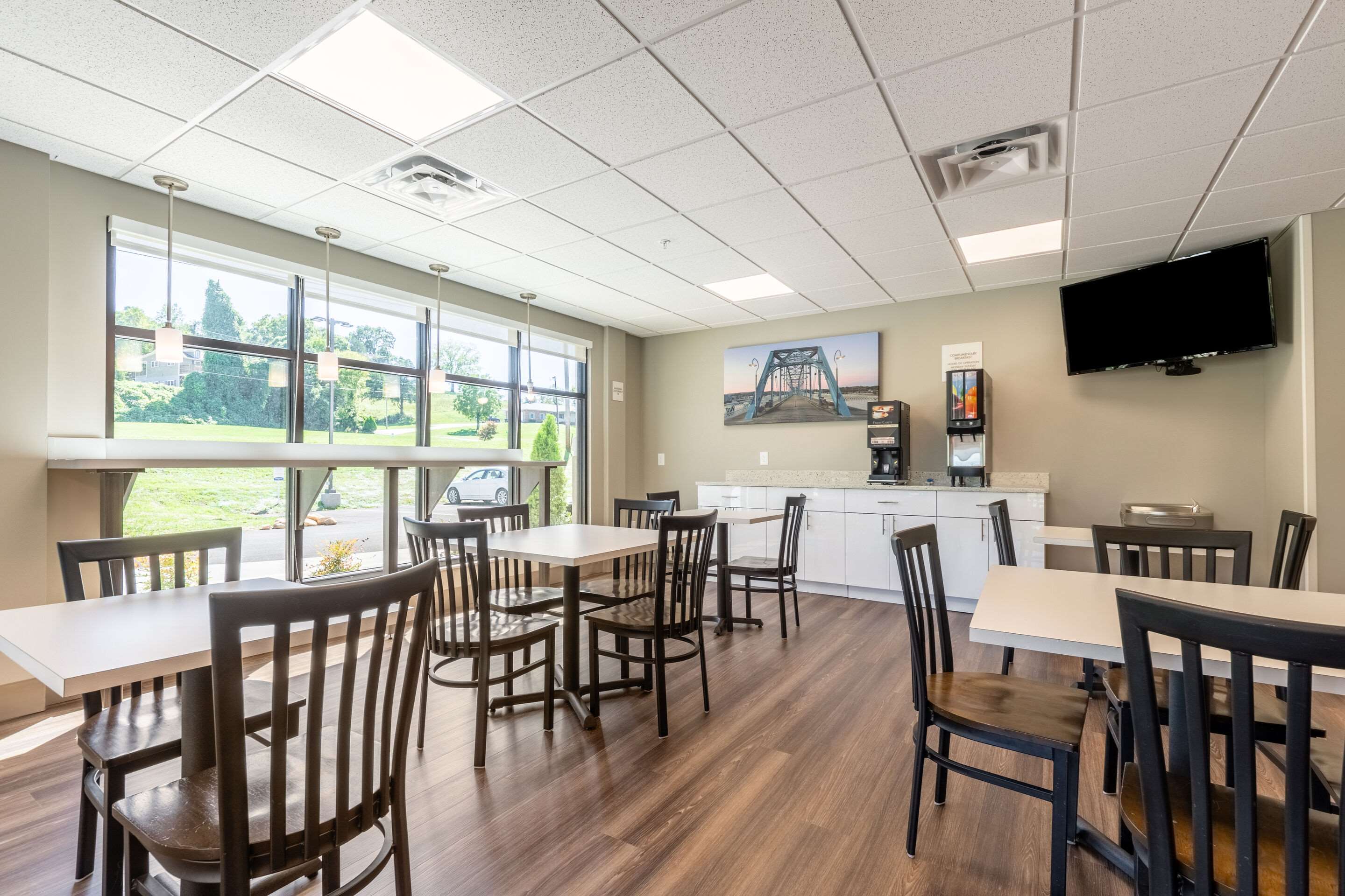 Spacious breakfast area | Econo Lodge