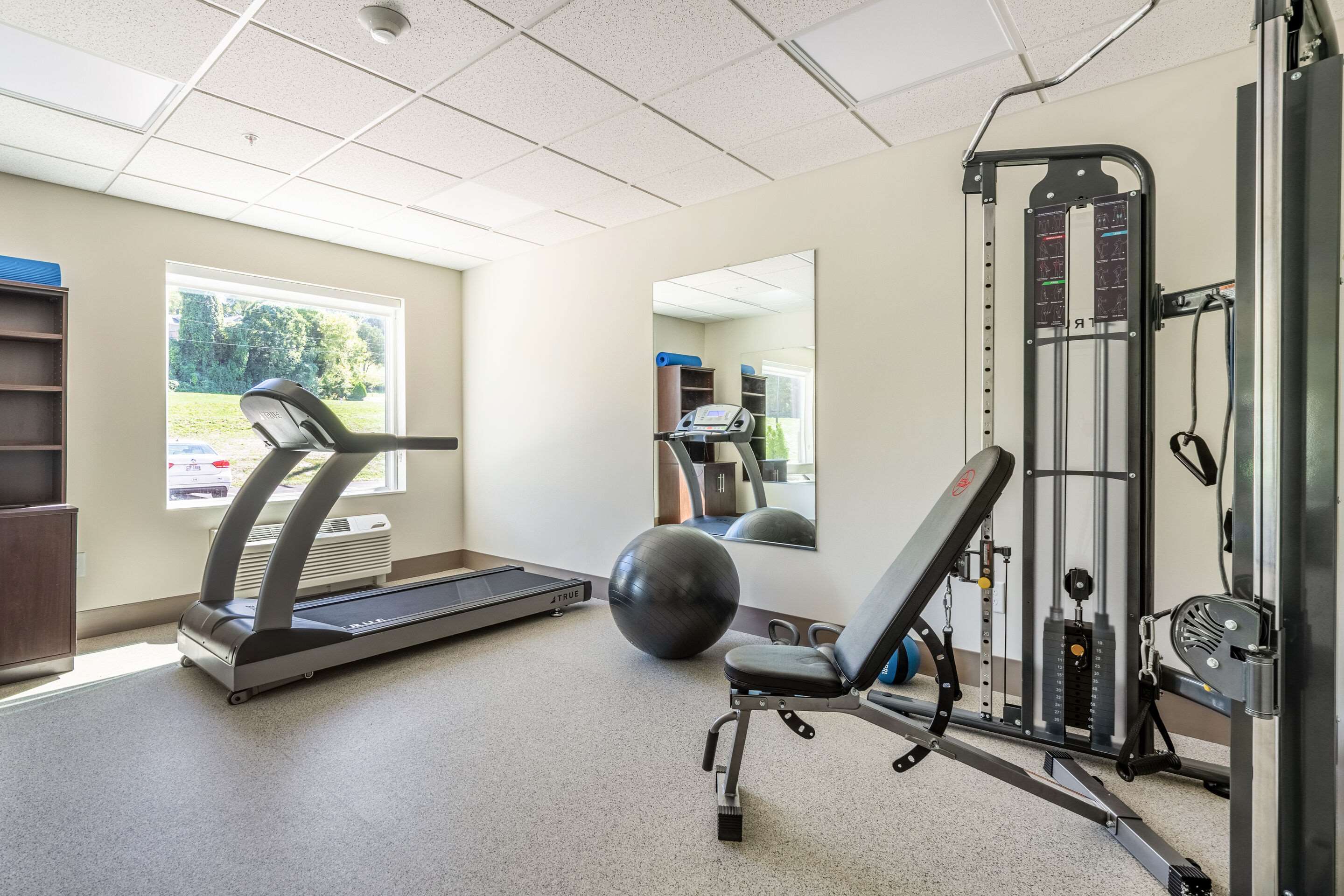 Exercise room | Econo Lodge