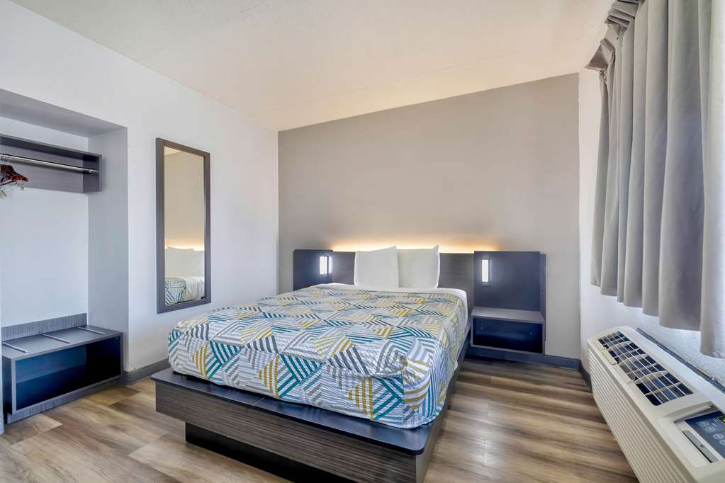 MOTEL 6 CHICAGO WEST - VILLA PARK-guestroom-Guest Room,On-Site.jpg