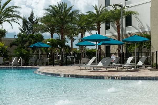 Pool - Hampton Inn & Suites Cape Canaveral