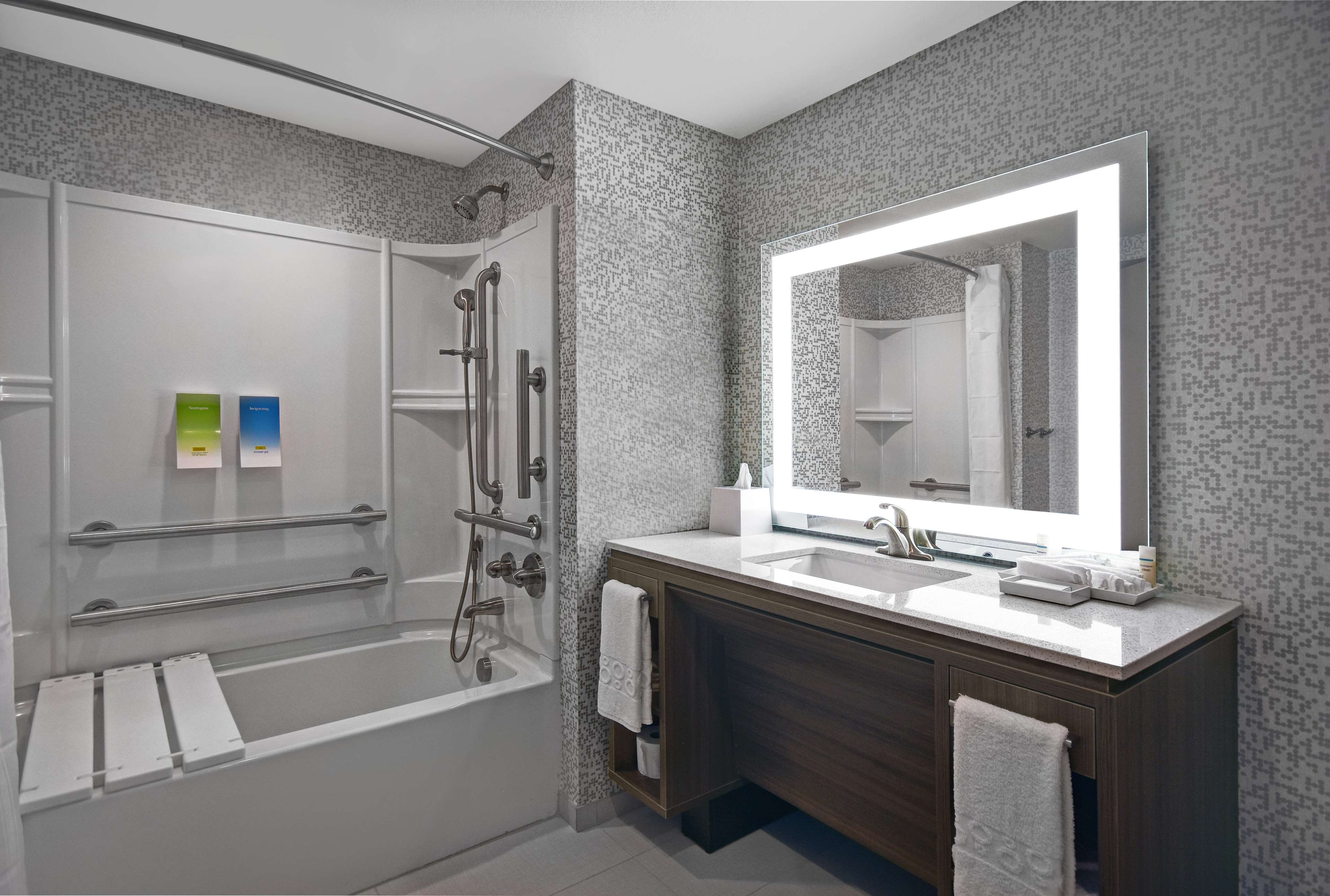 Home2 Suites by Hilton Utica Room Type - 2QN HEARING ACC STUDIO NS