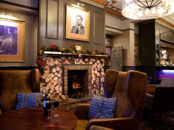 Fireplace,On-Site,Property Amenity,Bar/Lounge