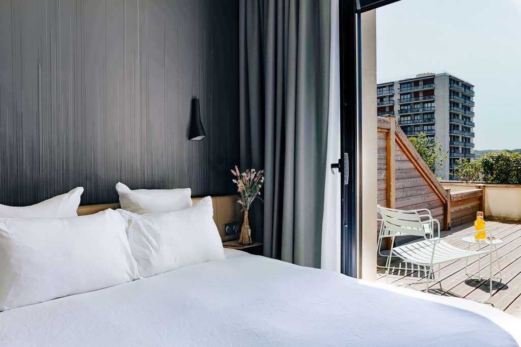 OKKO PARIS RUEIL-MALMAISON-guestroom-Guest Room,Suite,On-Site,View from room.jpg