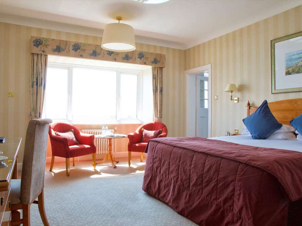 Bournemouth Carlton Hotel, BW Signature Collection-guestroom-Guest Room,Balcony,Guest Room Amenity,Suite,On-Site,Décor detail,Furnishings.jpg