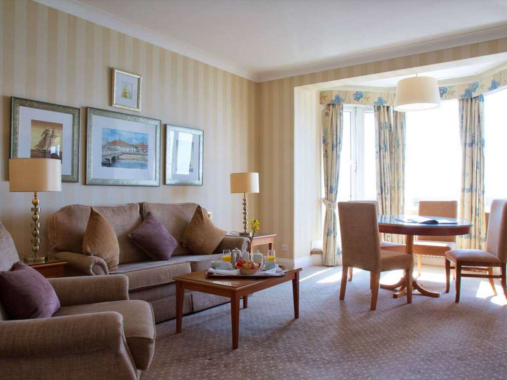 Bournemouth Carlton Hotel, BW Signature Collection-guestroom-Guest Room,Guest Room Amenity,Living Area,Suite,On-Site,Décor detail,Furnishings.jpg