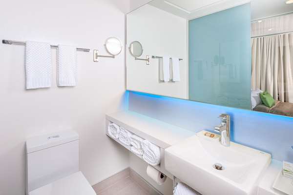  - Hotel Chateau Laurier Quebec City