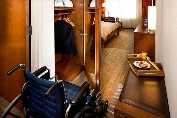  - Hotel Chateau Laurier Quebec City