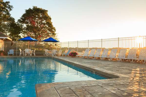Pool - Bayside Resort Hotel West Yarmouth