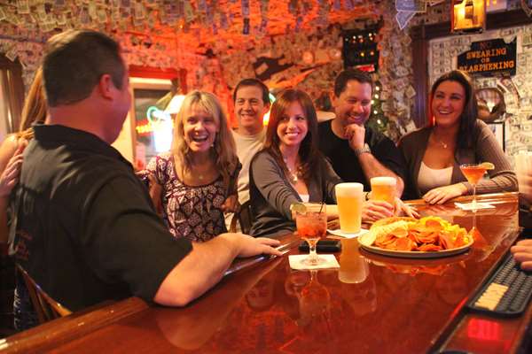 Bar - Bayside Resort Hotel West Yarmouth