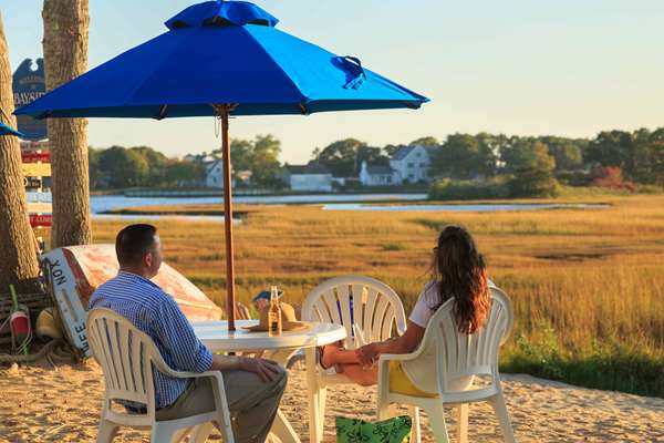 Beach - Bayside Resort Hotel West Yarmouth