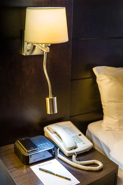  - Auberge Royal Versaille Hotel Anjou Montreal