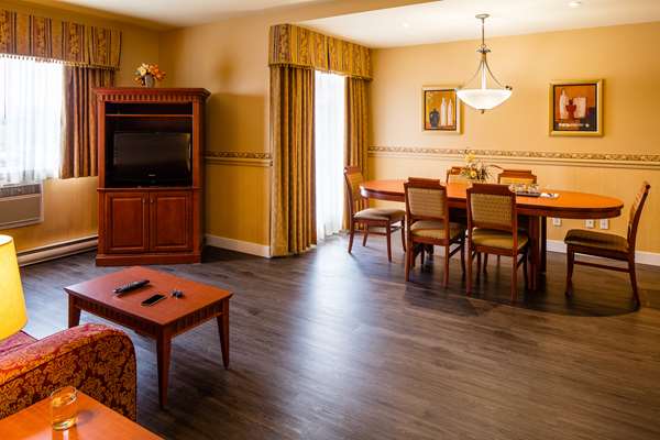 Suite - Auberge Royal Versaille Hotel Anjou Montreal