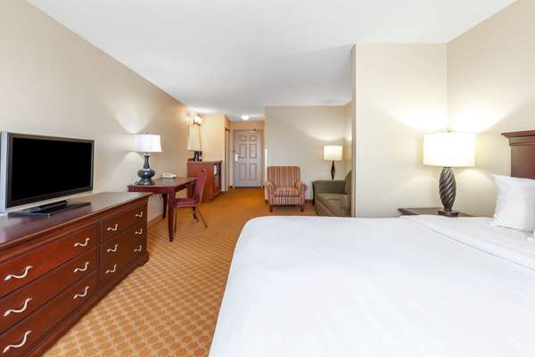 Suite - AmericInn Iron Mountain