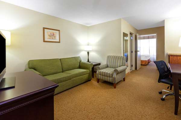 Suite - AmericInn Iron Mountain