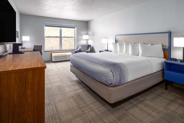 1 King Bed, Non-Smoking