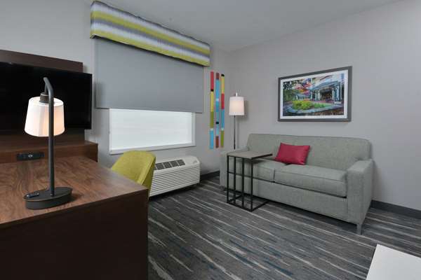  - Hampton Inn & Suites Northlake Mall Charlotte - I-485, Exit 21