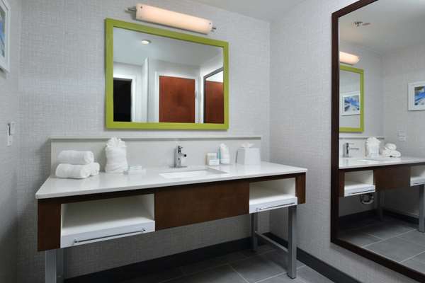  - Hampton Inn & Suites Northlake Mall Charlotte - I-485, Exit 21