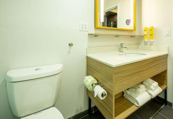  - Tru by Hilton Hotel The Colony