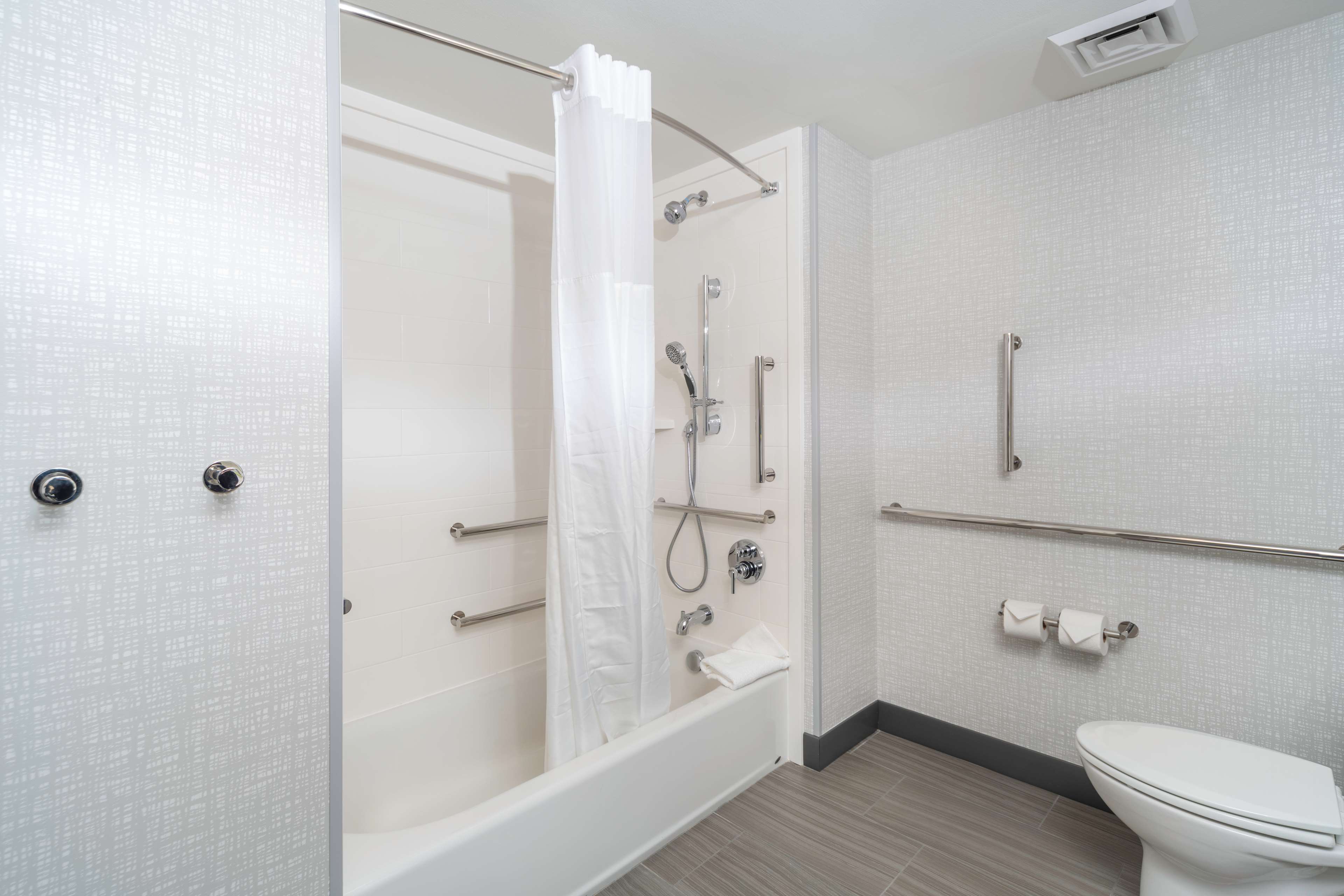 Hampton Inn & Suites by Hilton Conway Room Type - 2QN ACCESSIBLE TUB NS