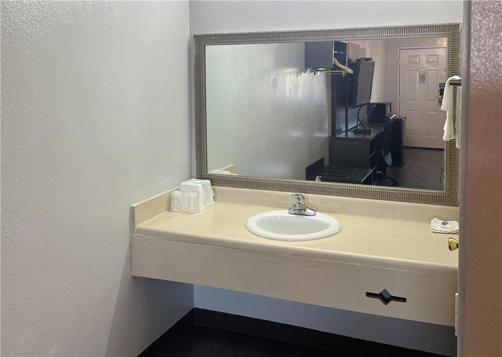 MOTEL 6 OZARK, AR-guestroom-Guest Room,Bathroom,On-Site.jpg