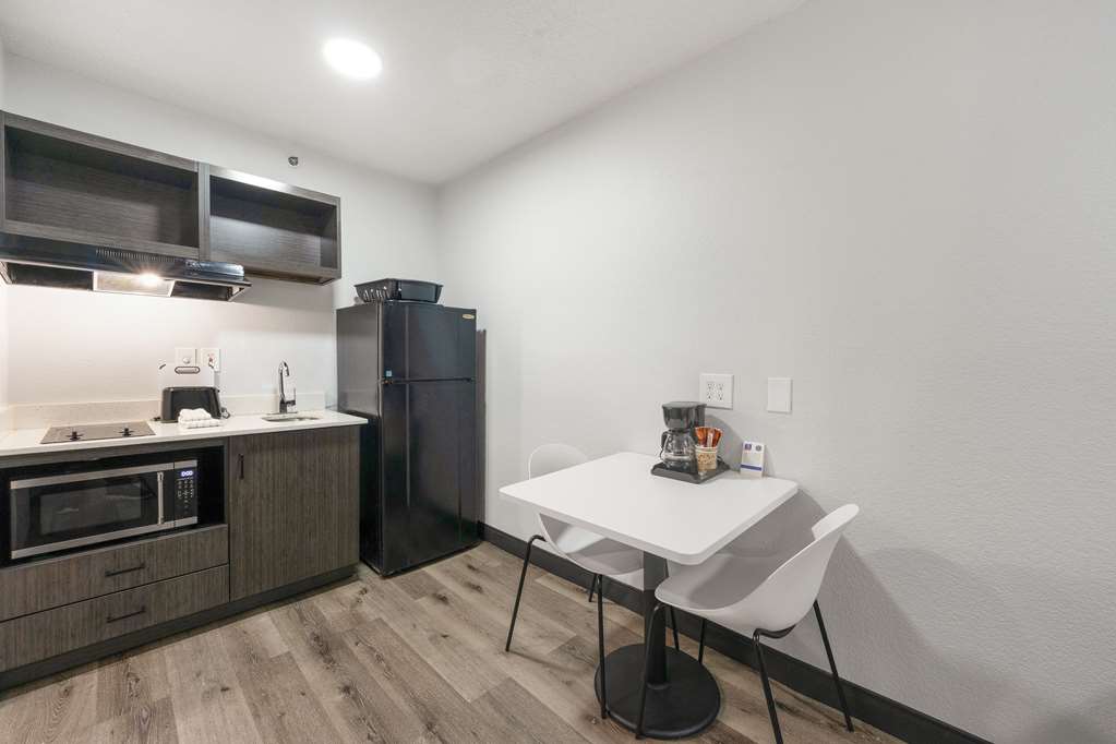 STUDIO 6 ATLANTA NORTHLAKE-guestroom-Guest Room,Guest Room Amenity,Kitchen/Kitchenette,On-Site.jpg