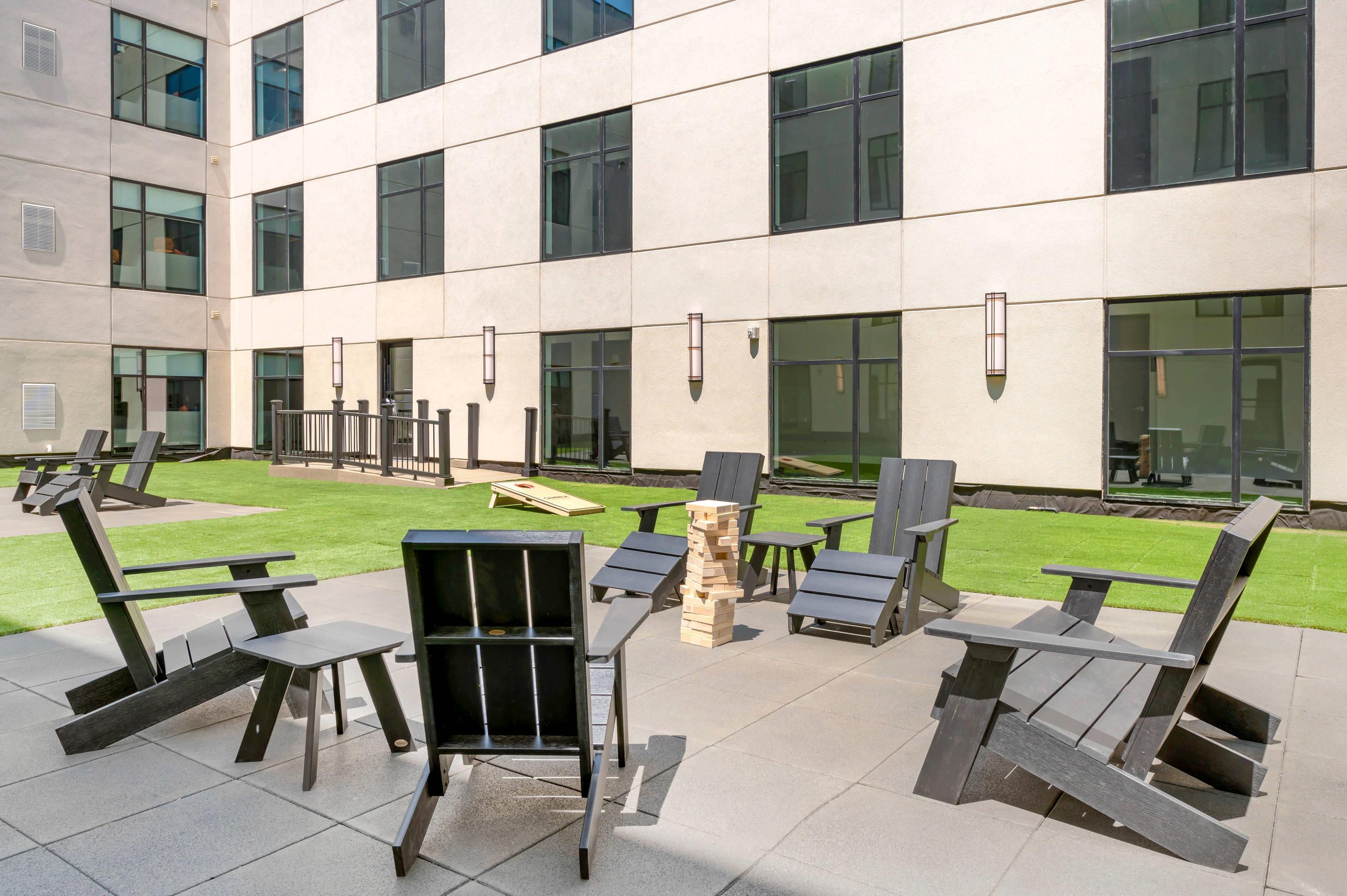 Hotel Courtyard | Cambria Hotel Detroit Downtown