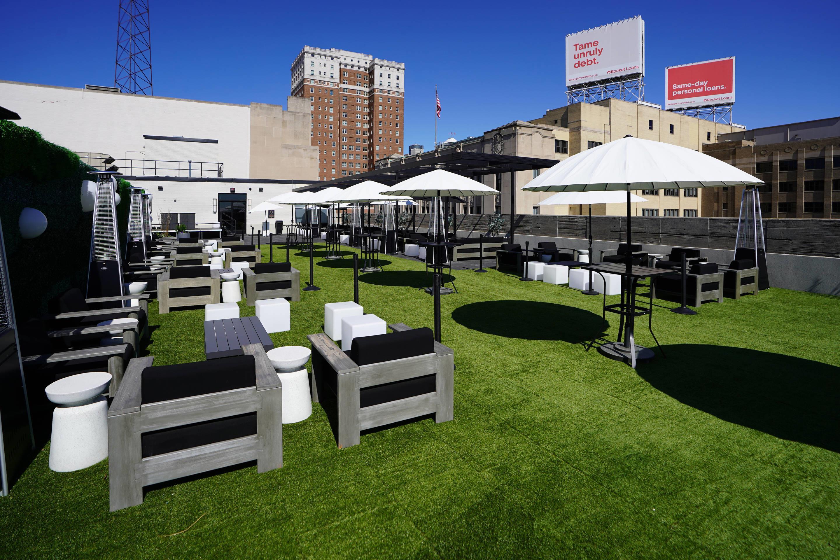 Rooftop Cielo Detroit | Cambria Hotel Detroit Downtown
