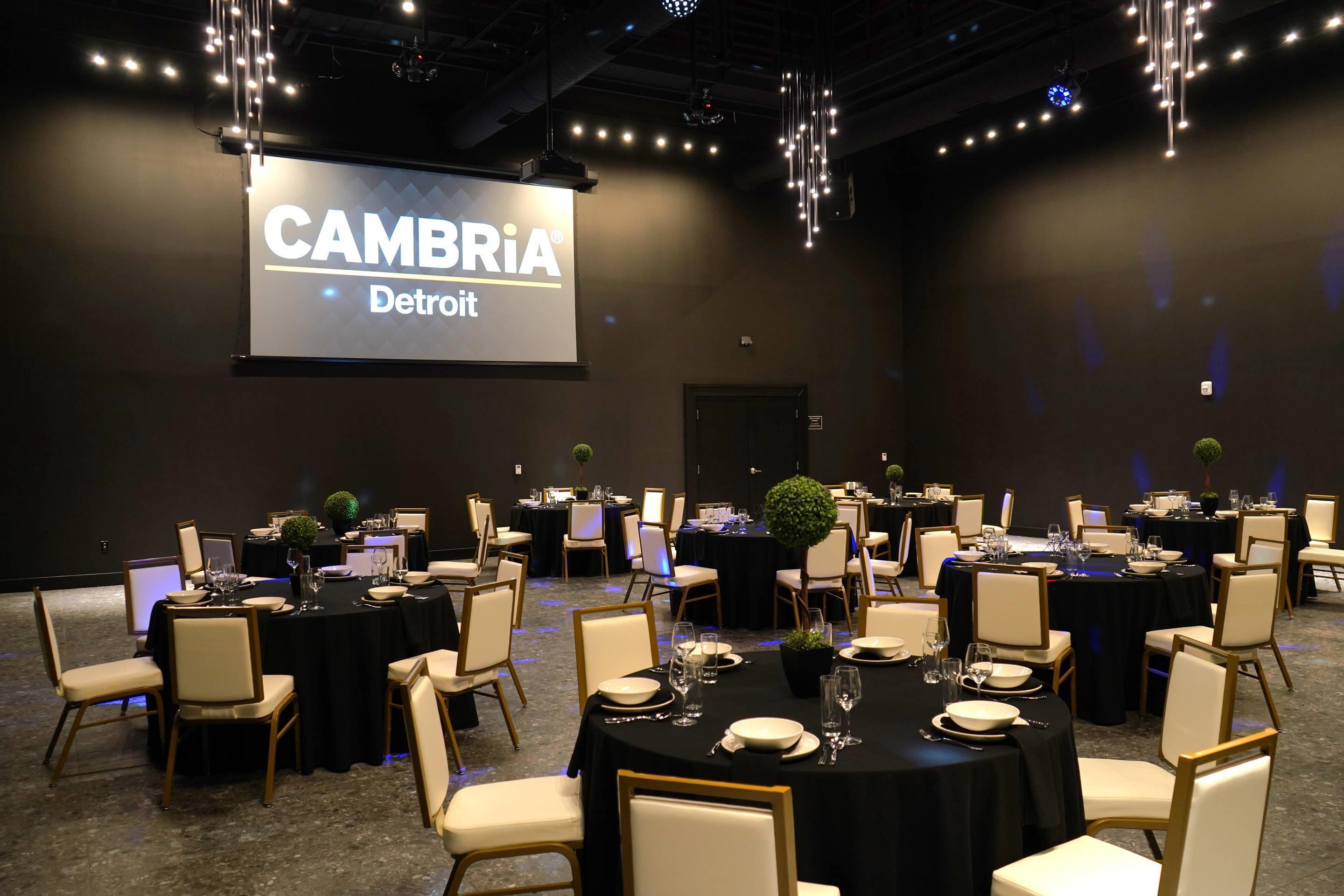Balla Ultra Lounge | Cambria Hotel Detroit Downtown