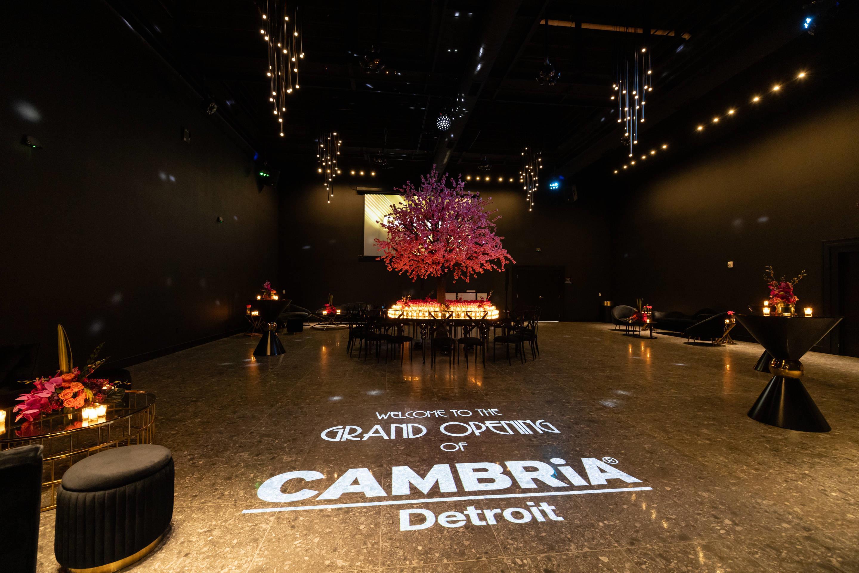 Balla Ultra Lounge | Cambria Hotel Detroit Downtown