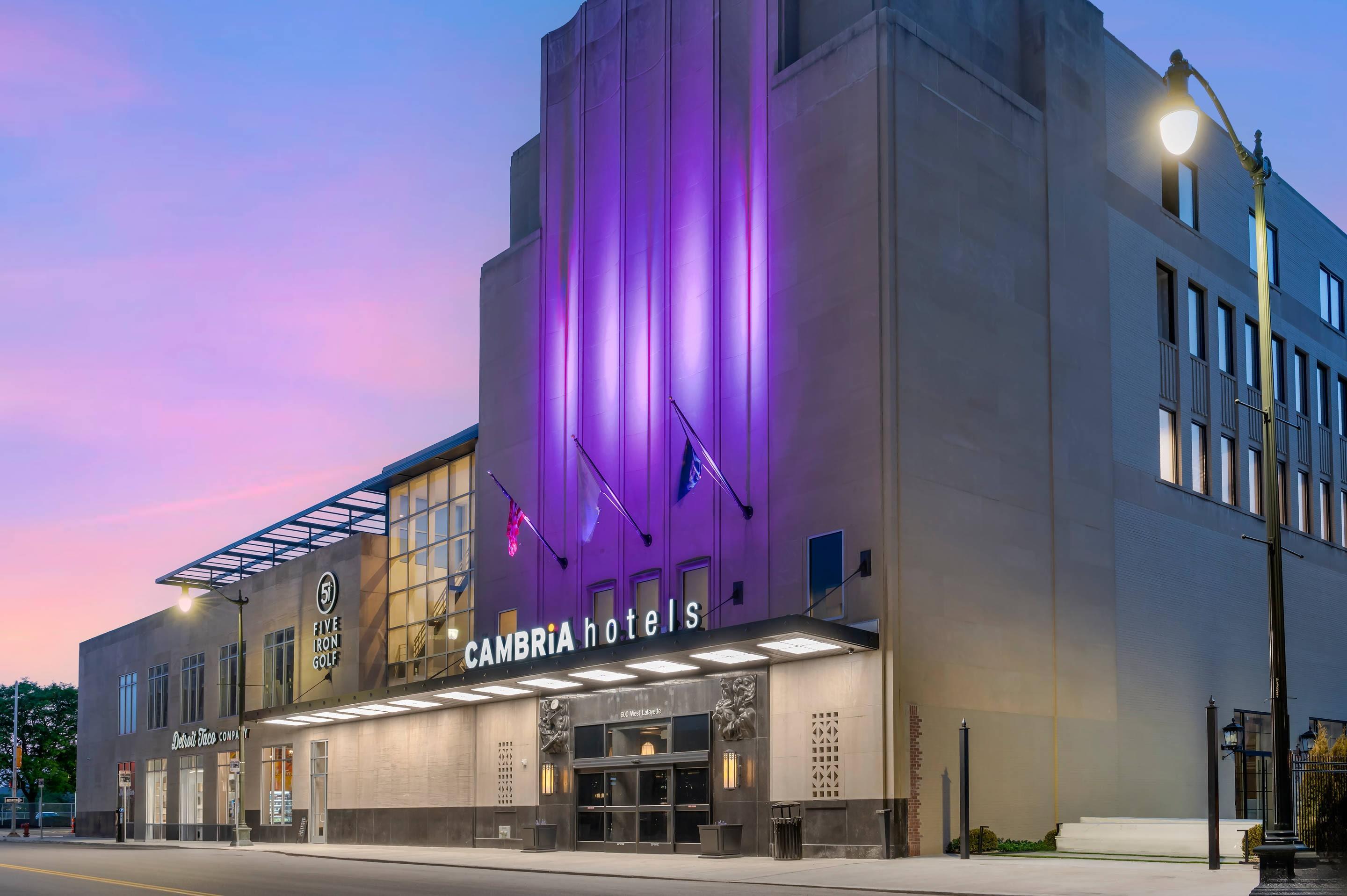 Hotel Entrance | Cambria Hotel Detroit Downtown
