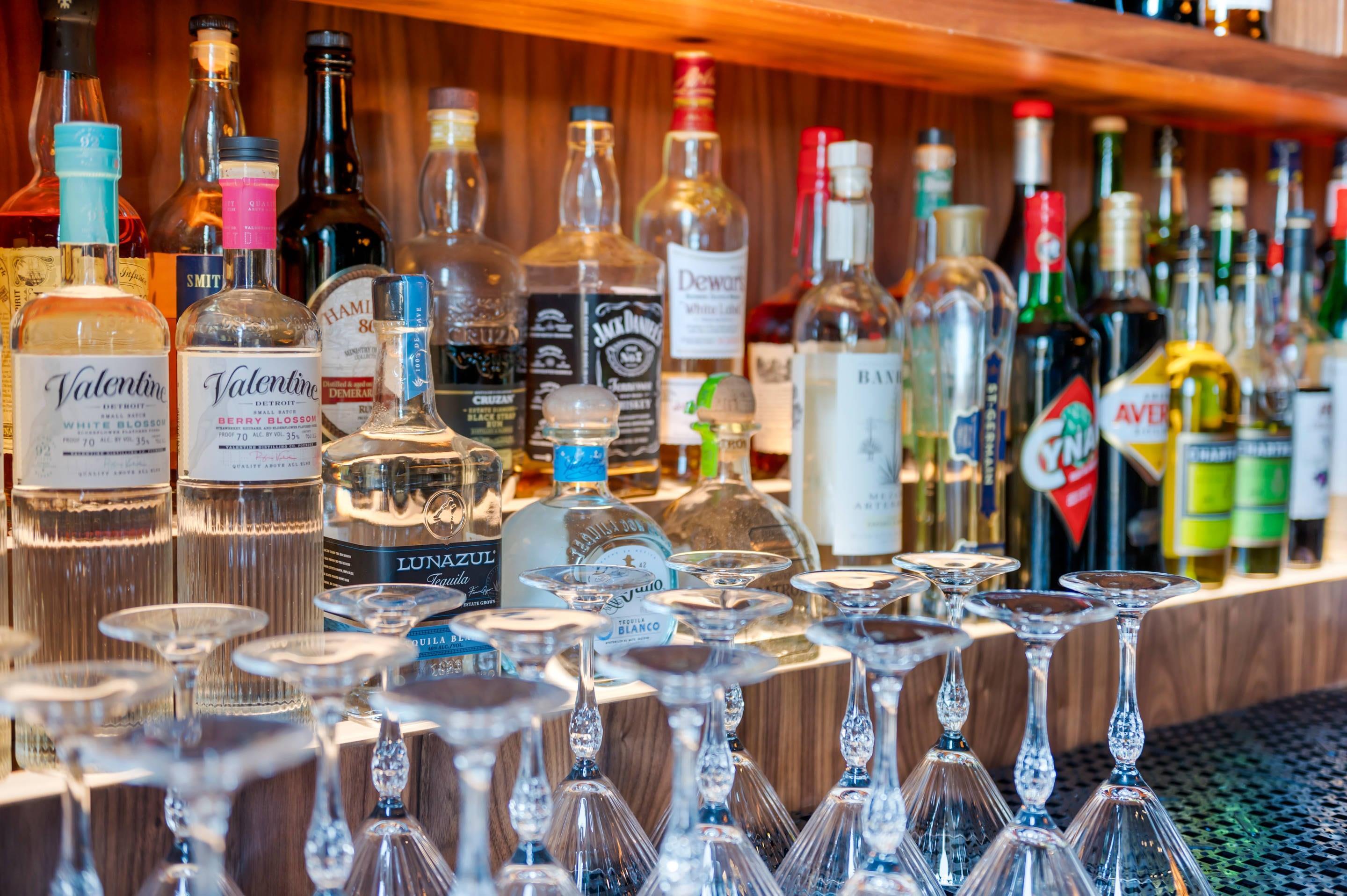 Alcoholic beverages | Cambria Hotel Detroit Downtown