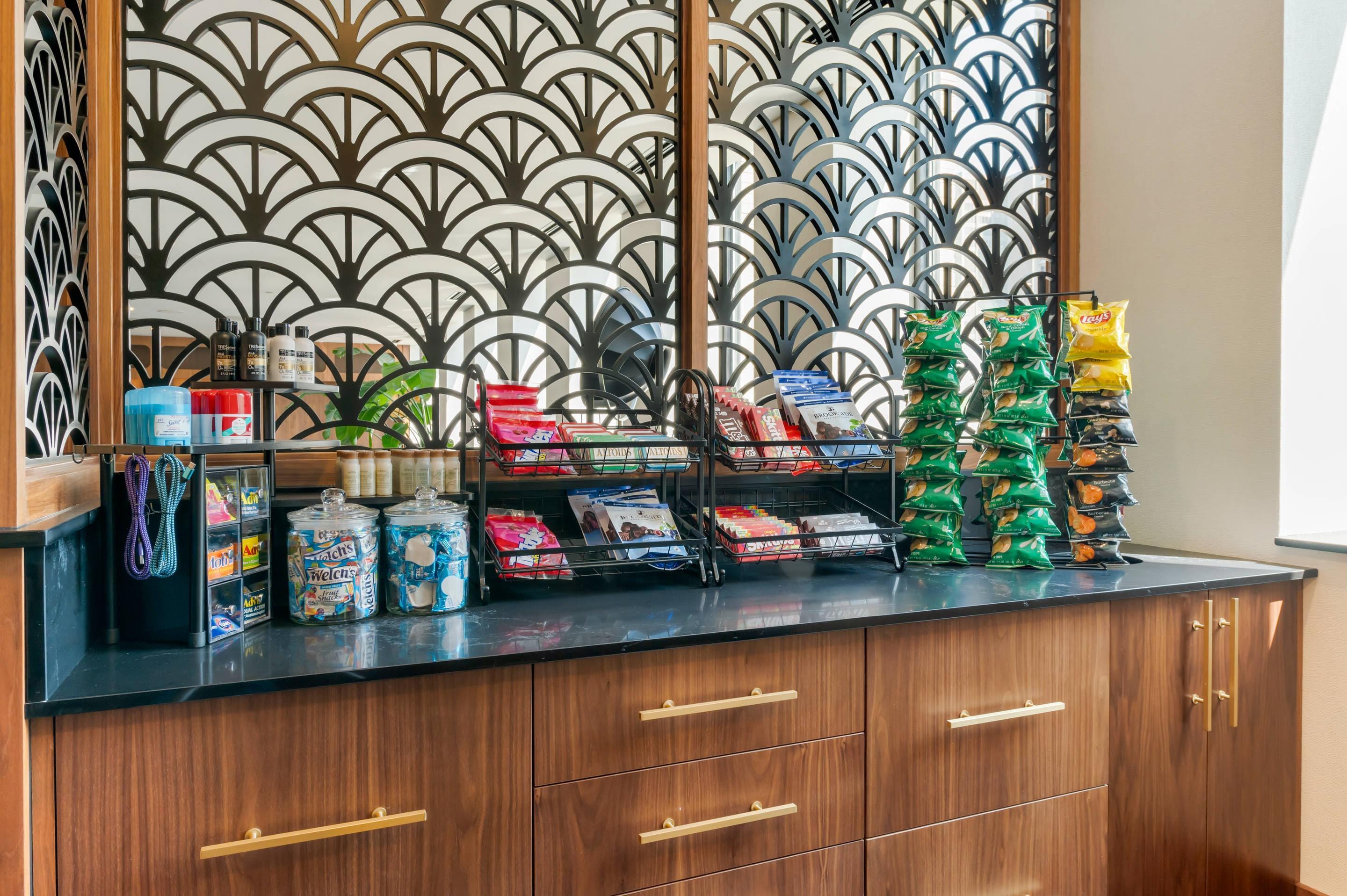Hotel marketplace | Cambria Hotel Detroit Downtown